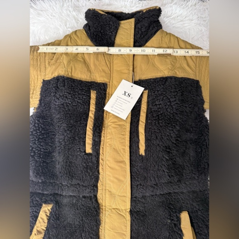 NWT faux fur lined olive green vest XS - Picture 5 of 10